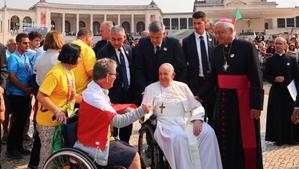 El Papa resa per la pau des de Fàtima i demana una Església «de portes obertes» que acull «tothom»