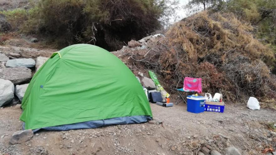 Detalle de una acampada ilegal detectada por los agentes de la UMEN en Anaga.