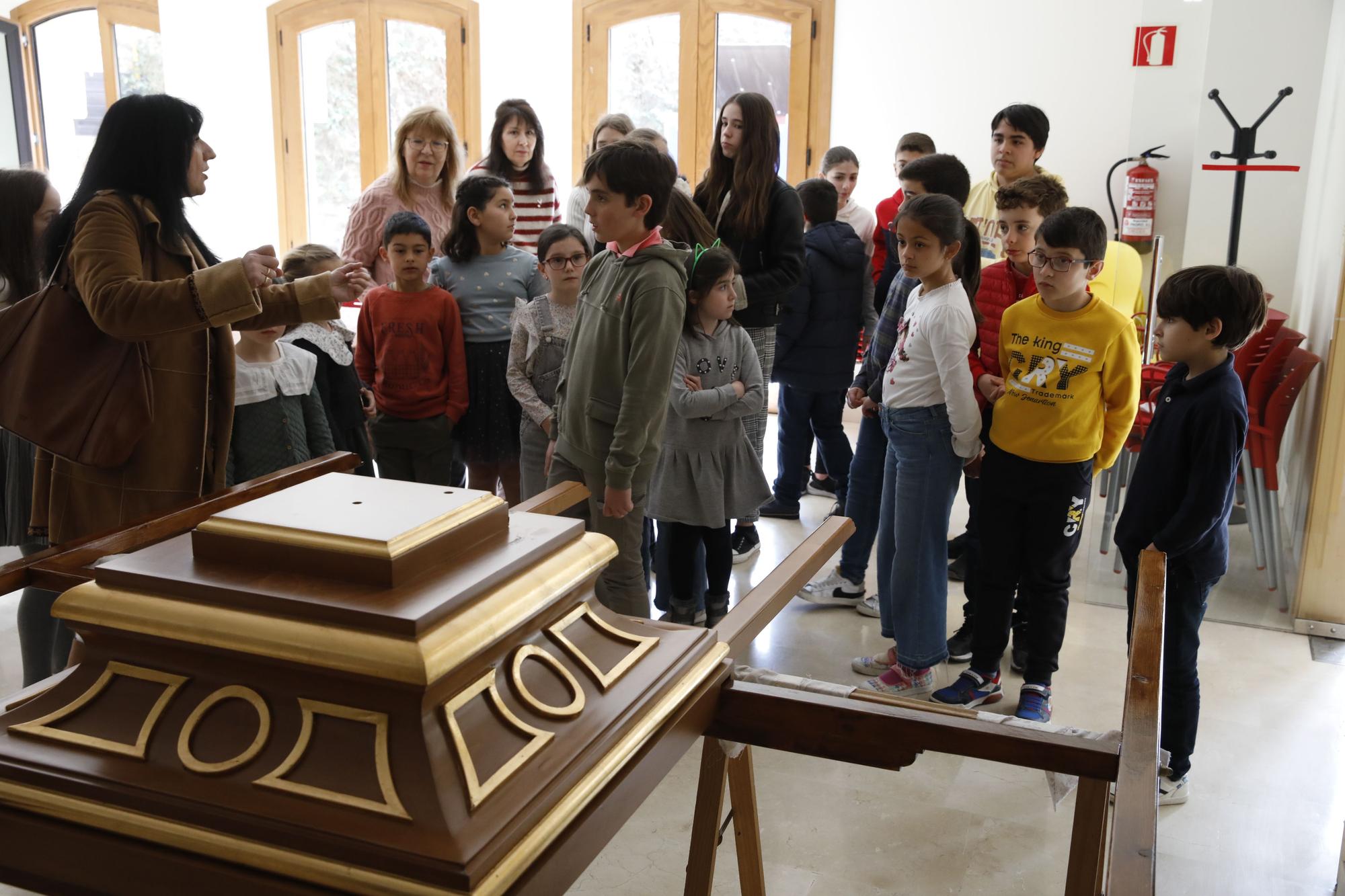 En imágenes: Ensayo de la Cofradía del Niño del Remedio para su procesión de Semana Santa