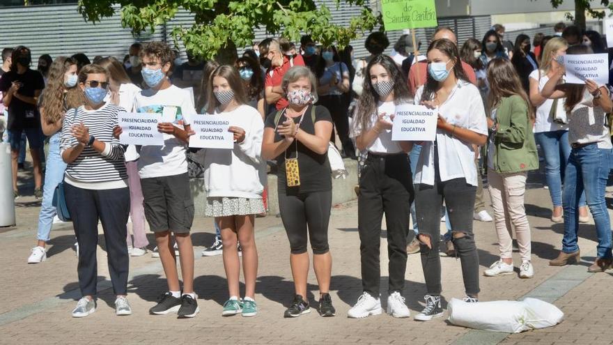 Familias del IES Sánchez Cantón, en pie de guerra, piden clases 100% presenciales