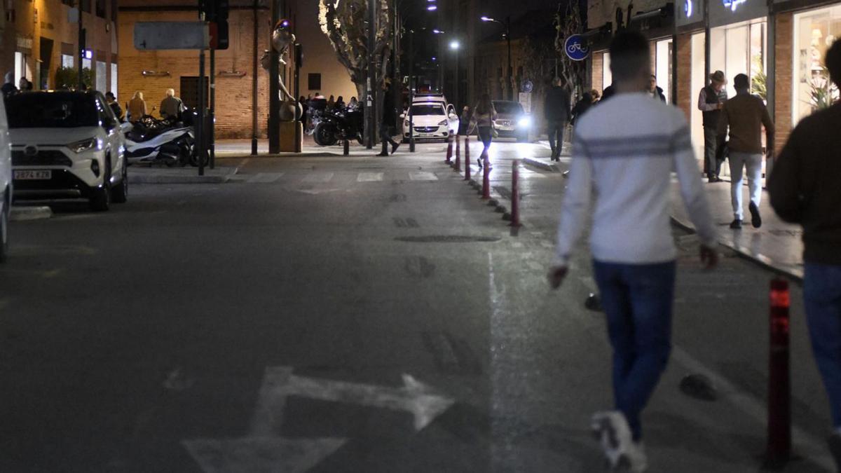 La calle Santa Clara tiene aparcamientos y carril bici en uno de sus tramos | ISRAEL SÁNCHEZ