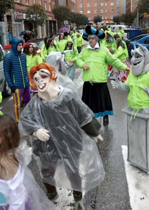 Desfile de charangas en Pumarín, en Gijón