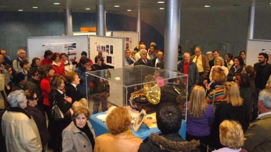 Un momento da inauguración da mostra &quot;Xente nosa. Vilagarcía nos anos 30&quot;