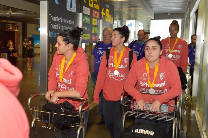 Llegada del Rocasa Remudas de balonmano, subcampeón de la copa Challenge de la EHF. Fotógrafo: ANDRES CRUZ  | 15/05/2018 | Fotógrafo: Andrés Cruz