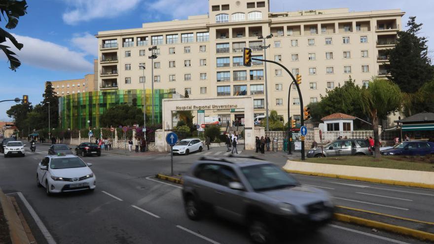 Los MIR piden más profesionales y medios en el hospital Carlos Haya.