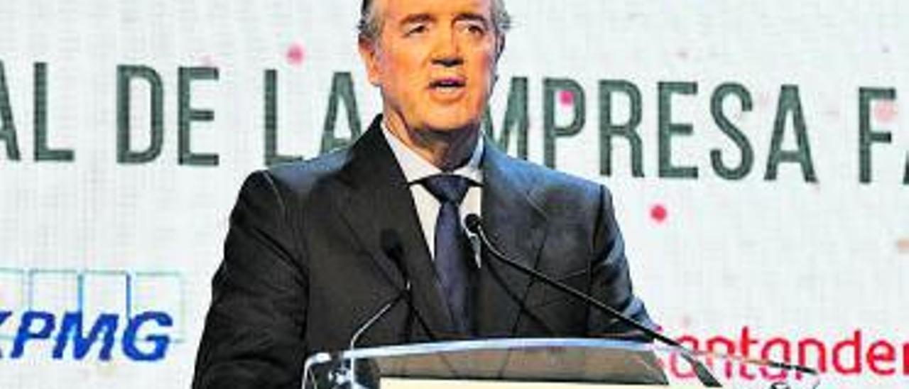 El presidente del Instituto de la Empresa Familiar, Andrés Sendagorta, durante su intervención en el congreso celebrado en Cáceres. |   // E.P.