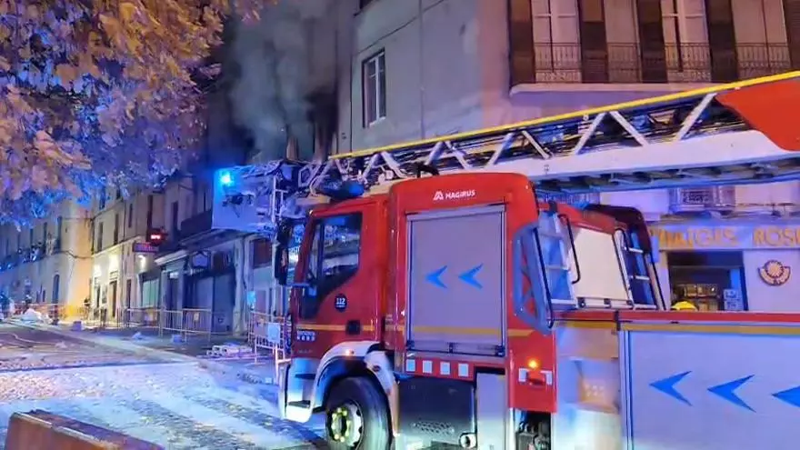 VÍDEO | Incendi en un pis de la Pujada del Castell de Figueres