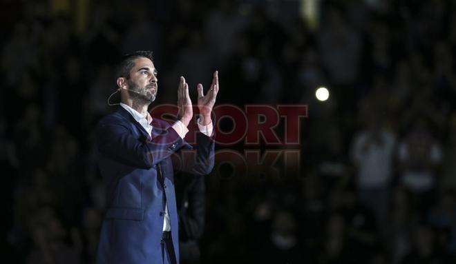 Imágenes de la retirada de la camiseta de Juan Carlos Navarro en el Palau Blaugrana