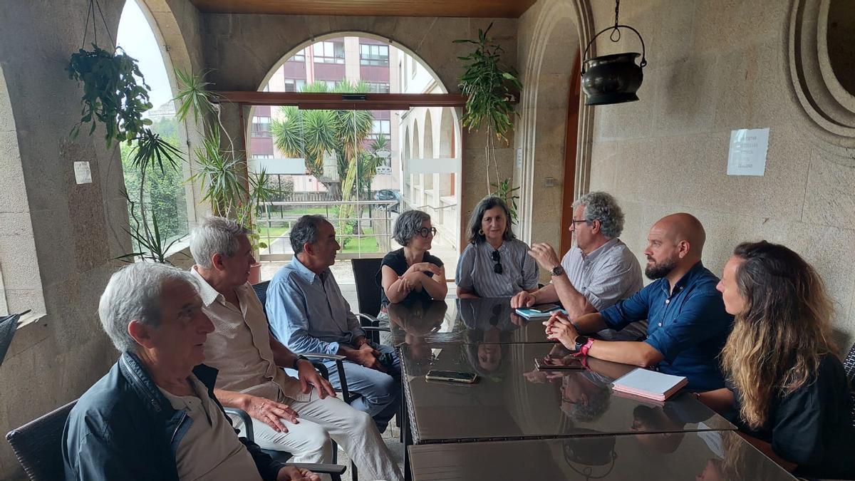 Reunión de parte de los afectados con el PSOE pontevedrés