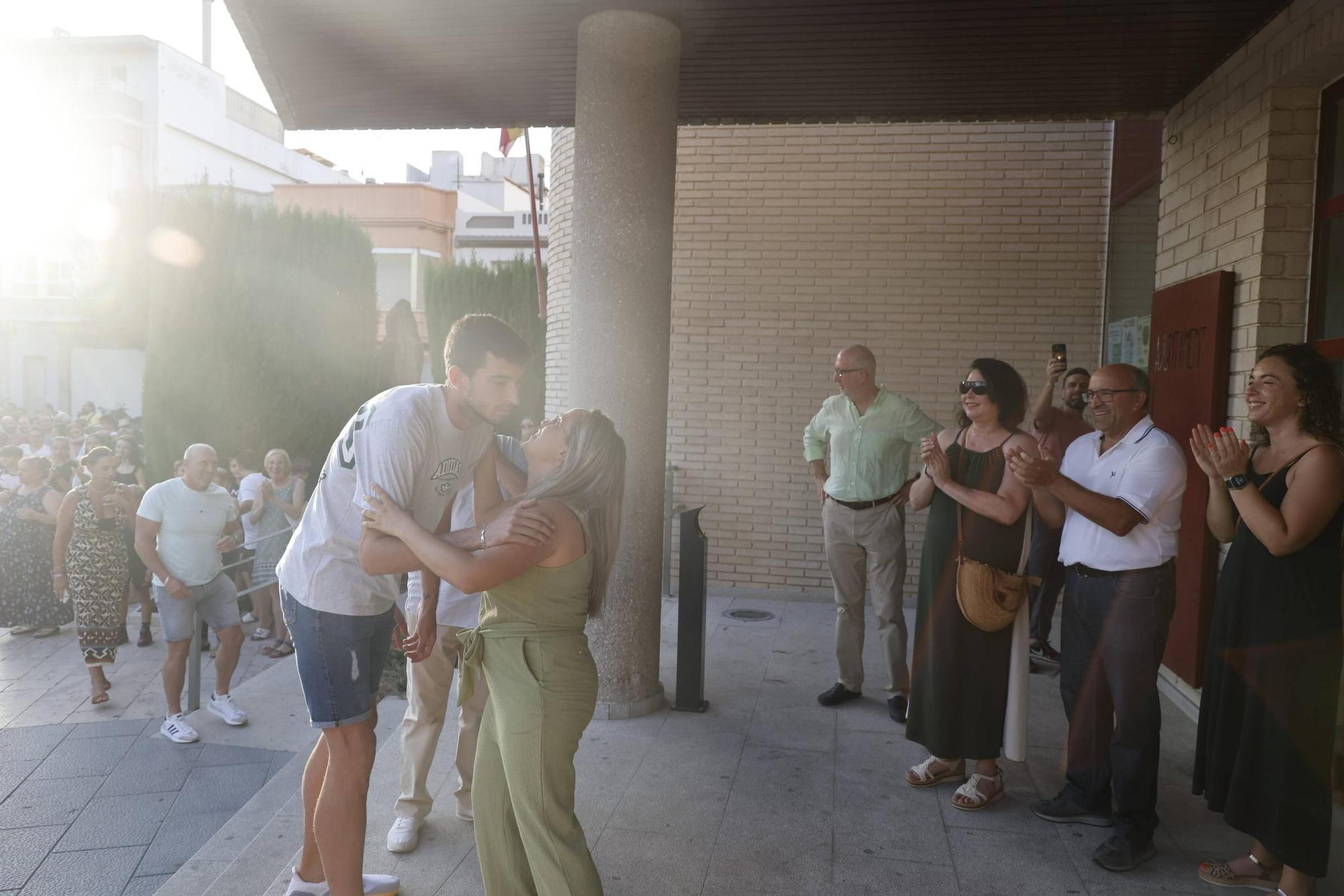 Así ha recibido Bellreguard al atleta Quique Llopis