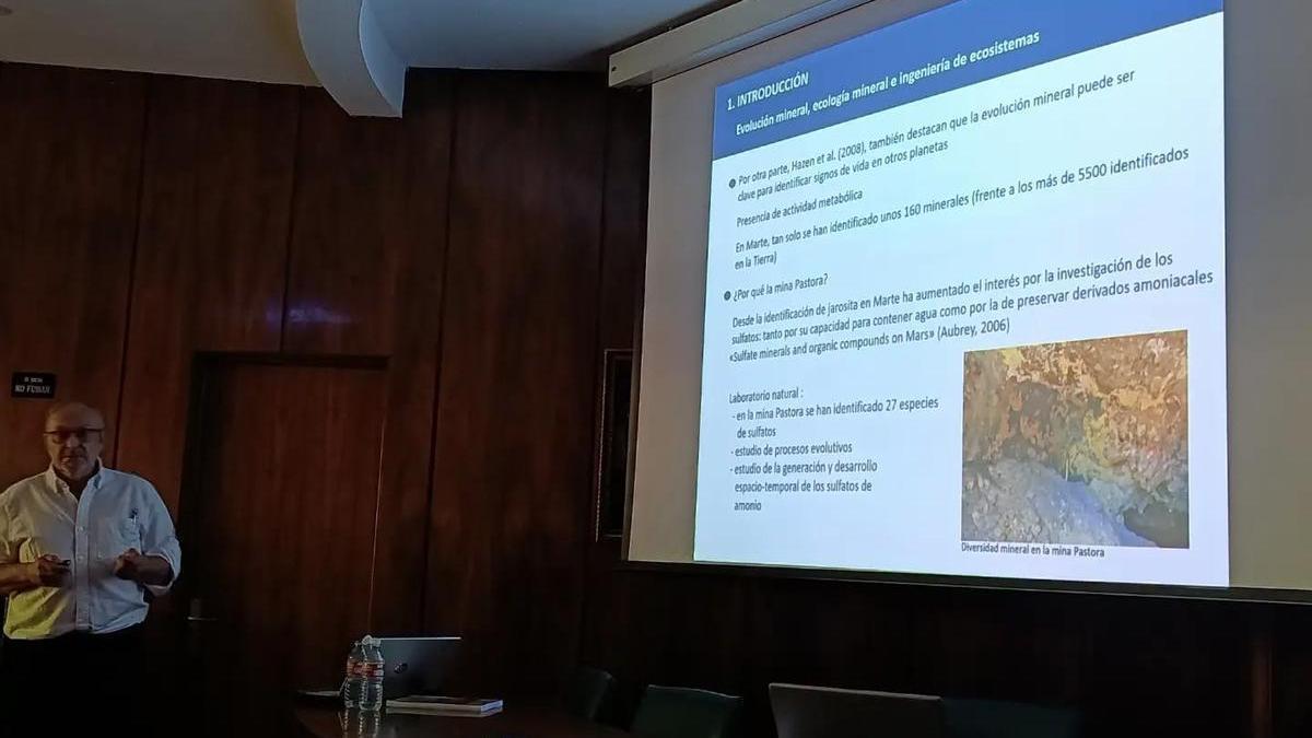 Presentación de la tesis doctoral de Ángel Crespo.