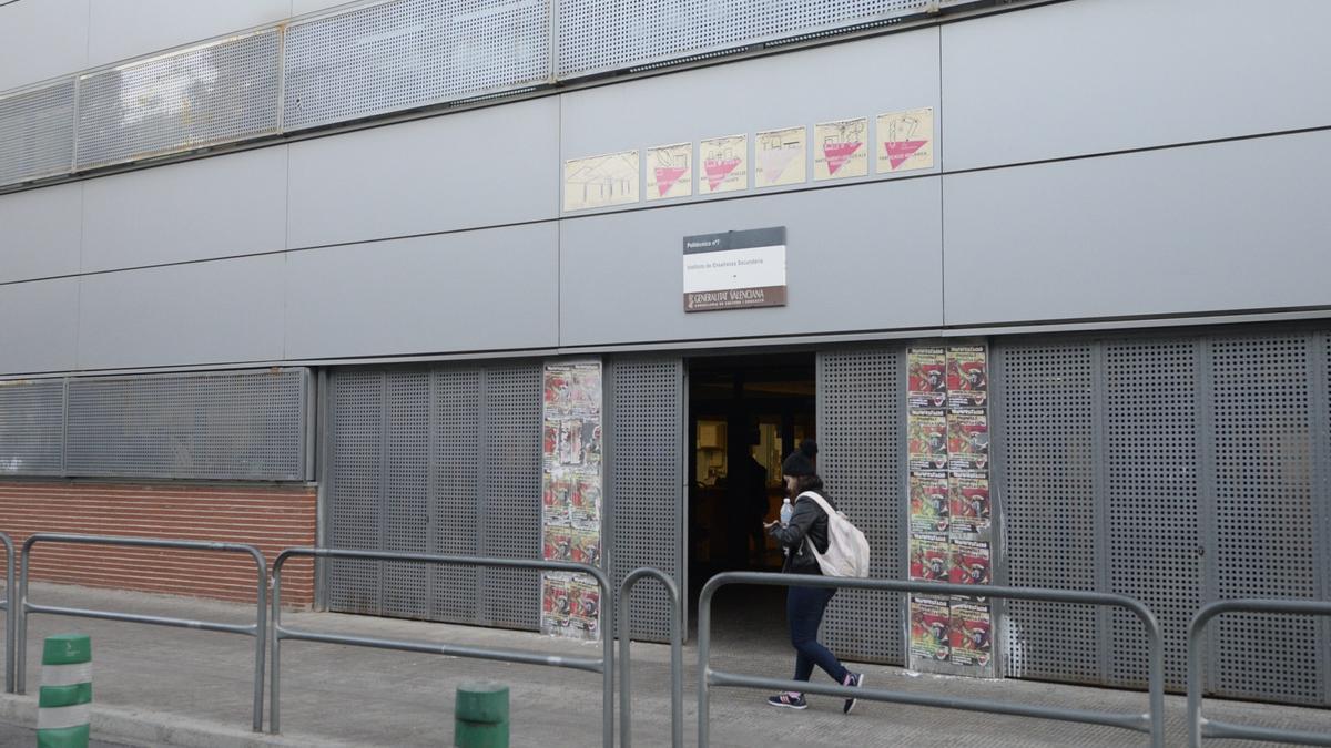 Fachada del IES Politécnico de Castelló, uno de los que se beneficiará de la instalación de placas solares