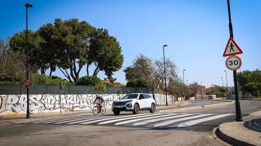 Torrent elimina un punto negro de accidentes en Ríu Cervol con nuevos badenes y pasos elevados