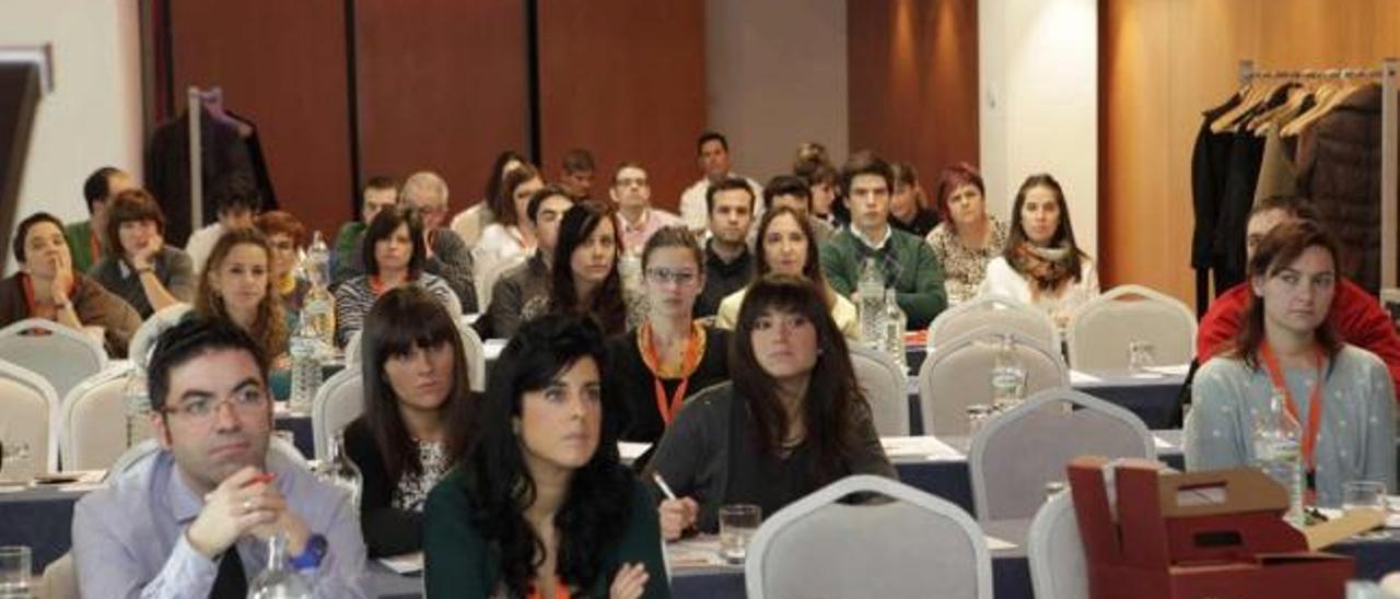 Asistentes a las Jornadas de podología. En el recuadro, el doctor Jesús Babio.