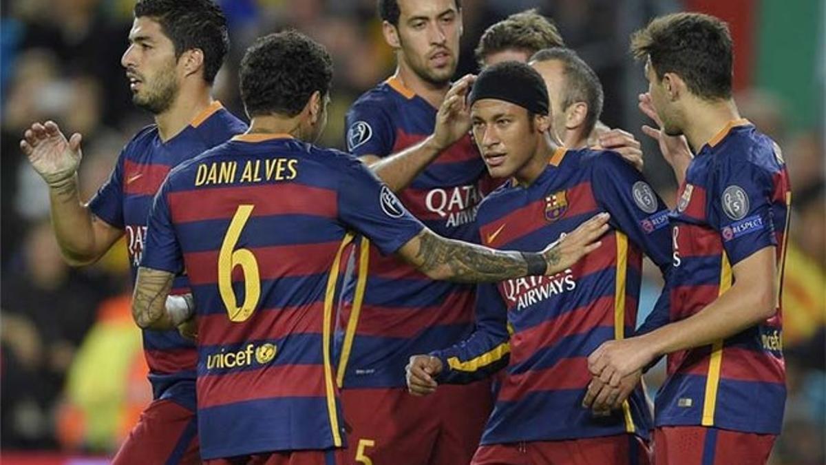 Neymar, celebrando el 1-0 al Bate con sus compañeros