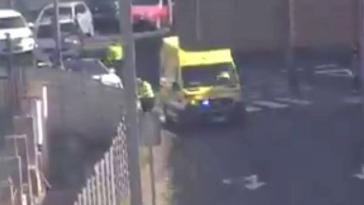 Un motorista sufre un accidente al chocar contra un coche en Las Palmas de Gran Canaria