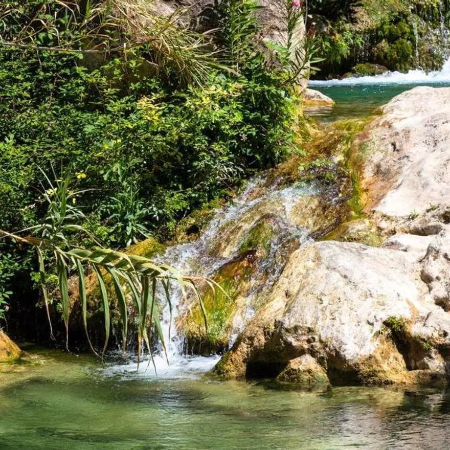 Las fuentes y cascadas turquesas a 15 minutos de Benidorm que casi ningún turista visita