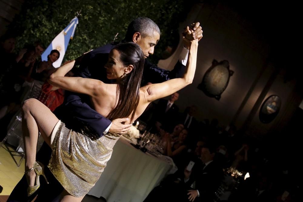 El presidente de EE.UU, Barack Obama, bailando tango en su visita a Buenos Aires (Argentina).