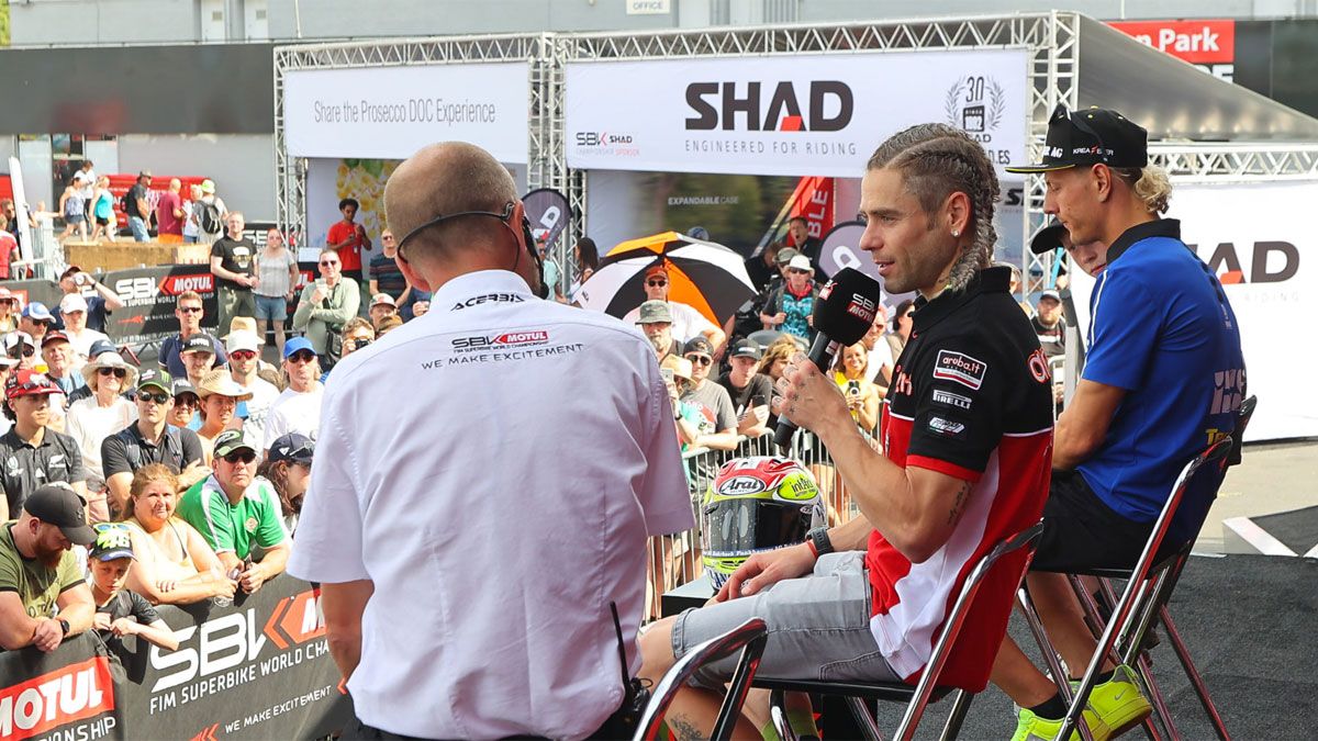 Alvaro Bautista, en un evento con los fans del Mundial de Superbikes