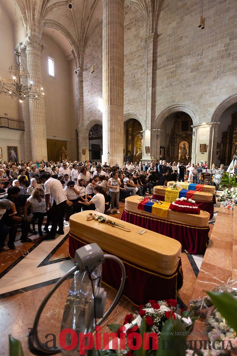 Imágenes del funeral en Caravaca de algunas de las víctimas del incendio en las discotecas de Murcia