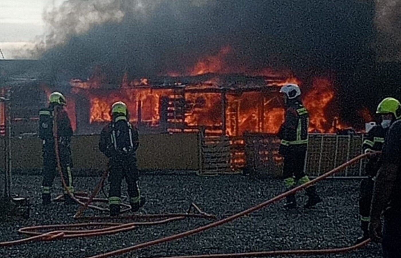 Incendio de varios camiones en Las Rubiesas en Tede