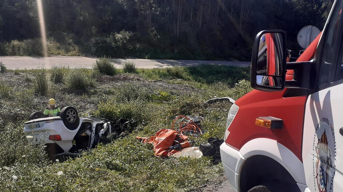 Uno de los vehículos implicados en el accidente múltiple de Malpica.