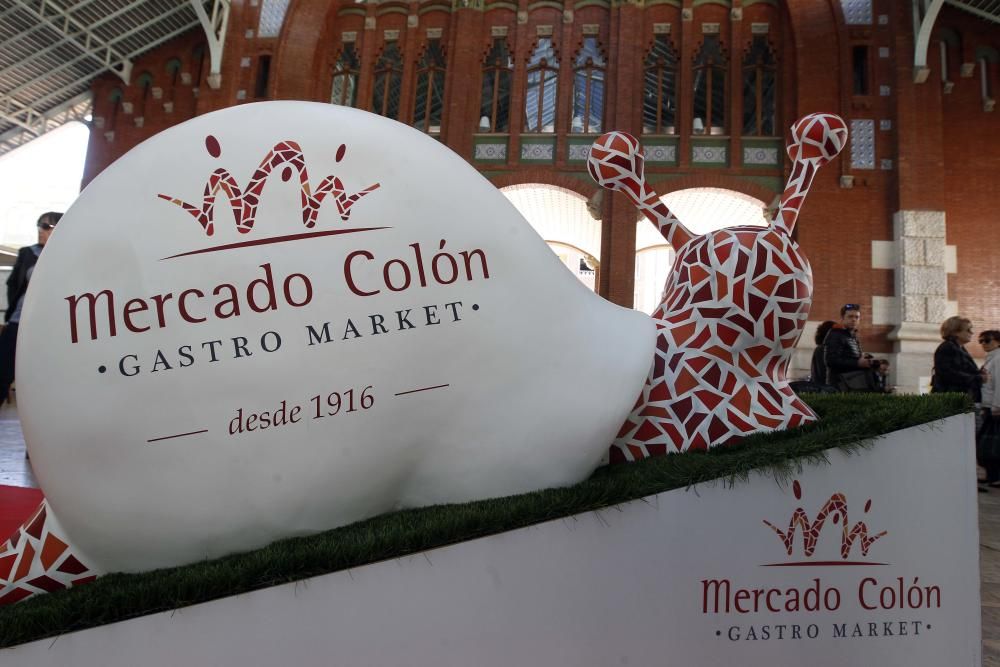 Exposición de caracoles gigantes en el mercado de Colón