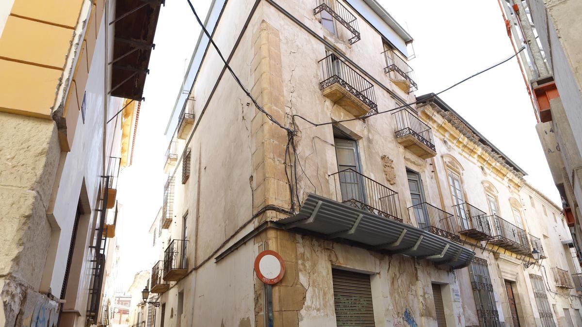 Fachada del edificio que rehabilitará el Ayuntamiento de Lorca.