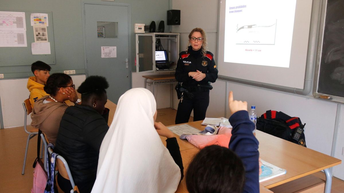 Durant la xerrada als instituts, els Mossos d&#039;Esquadra per primer cop han introduït els riscos que suposen les armes blanques