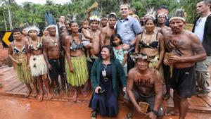 Jair Bolsonaro en una visita a un pueblo indígena.