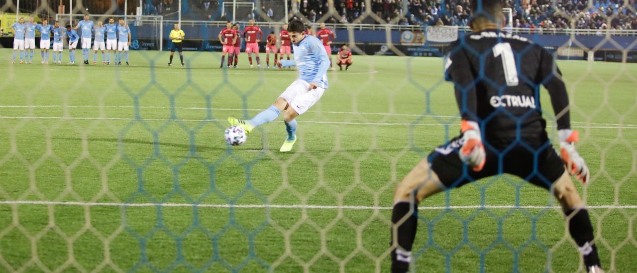 Diego Mendoza anotó el penalti definitivo con la UD Ibiza frente al Albacete en Copa del Rey.