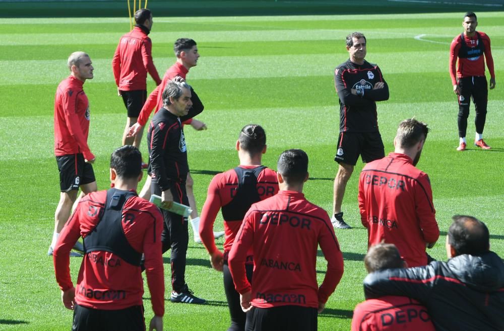 Carlos Fernández comienza a realizar algunas tareas con el grupo aunque su presencia en la convocatoria para el partido contra el Almería parece poco probable.