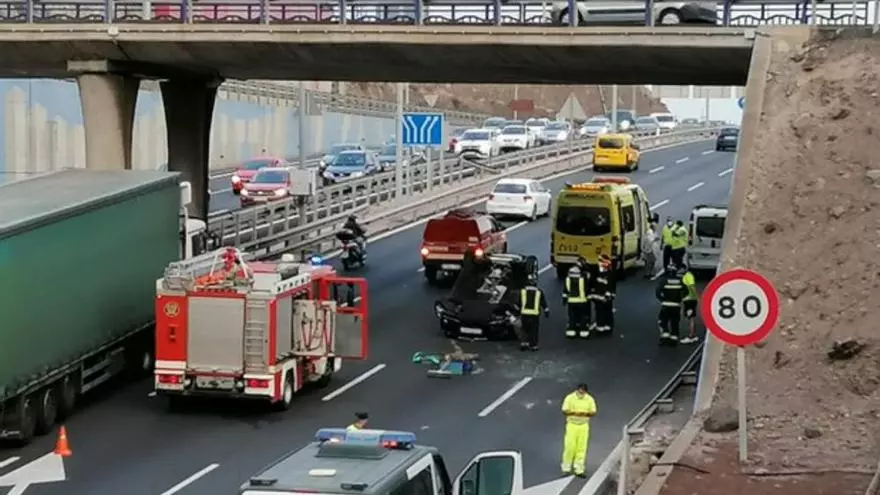 Herido tras volcar con su vehículo en la Circunvalación