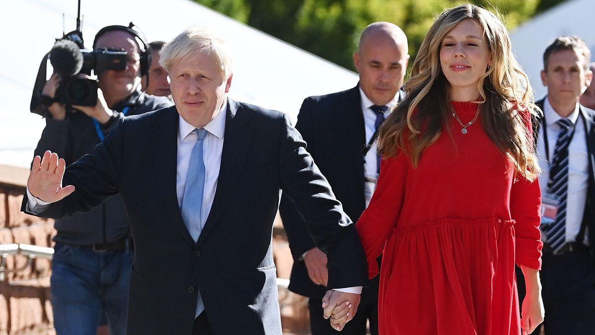 El primer ministro británico, Boris Johnson, y su esposa Carrie.