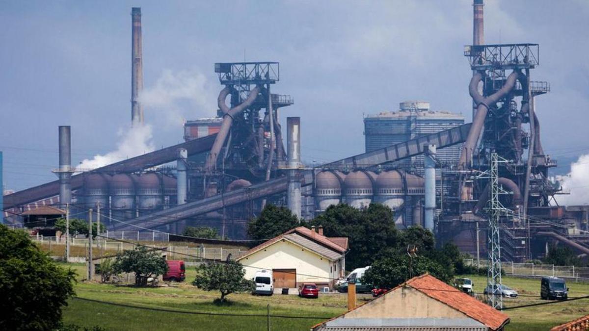 Los hornos altos de ArcelorMittal en Gijón.