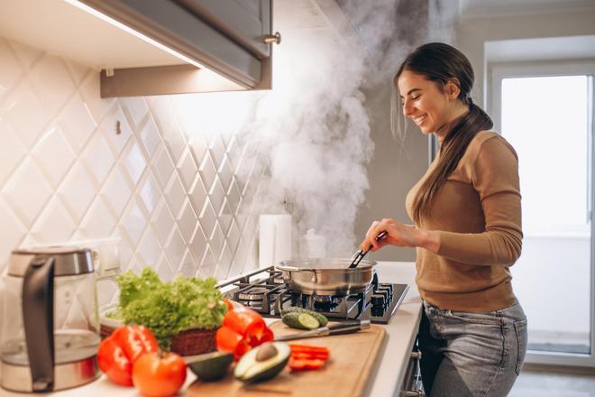 Aviso de la Ley de Propiedad Horizontal: multas de 3.000 euros por este fallo en el extractor de humo de tu cocina