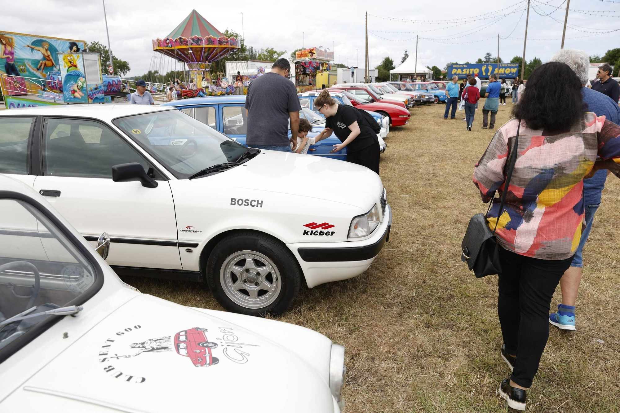 La exposición de coches clásicos en Cabueñes, en imágenes