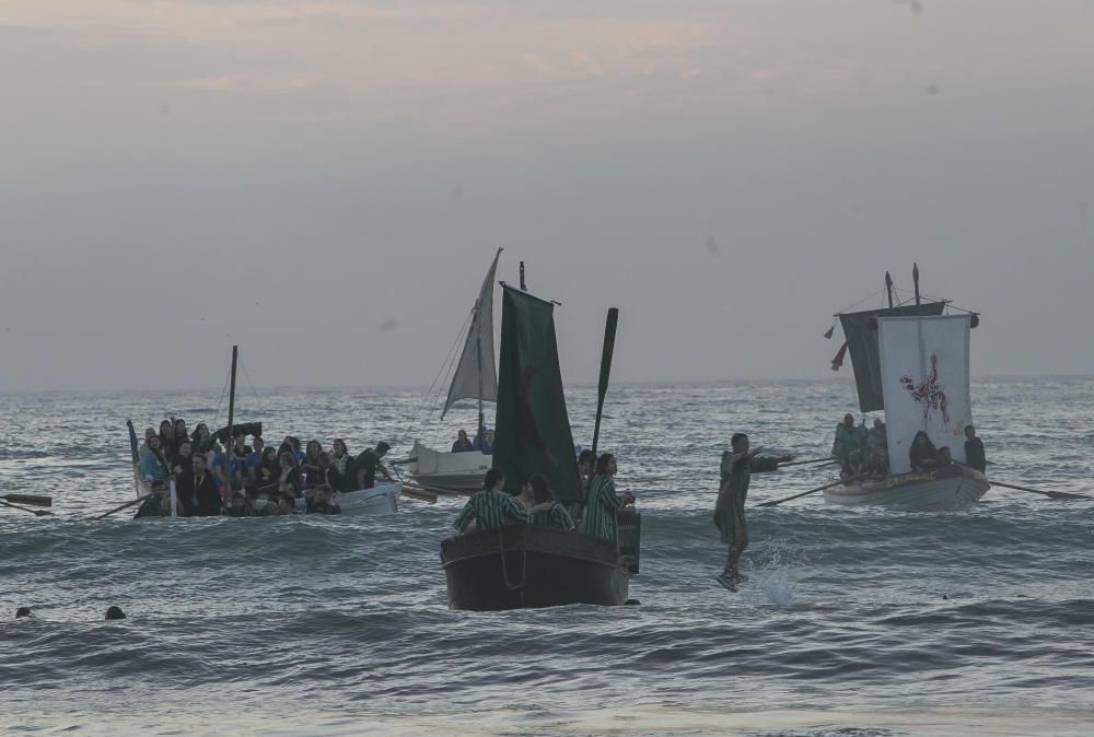 Un espectacular Desembarco al alba da inicio a los Moros y Cristianos en El Campello