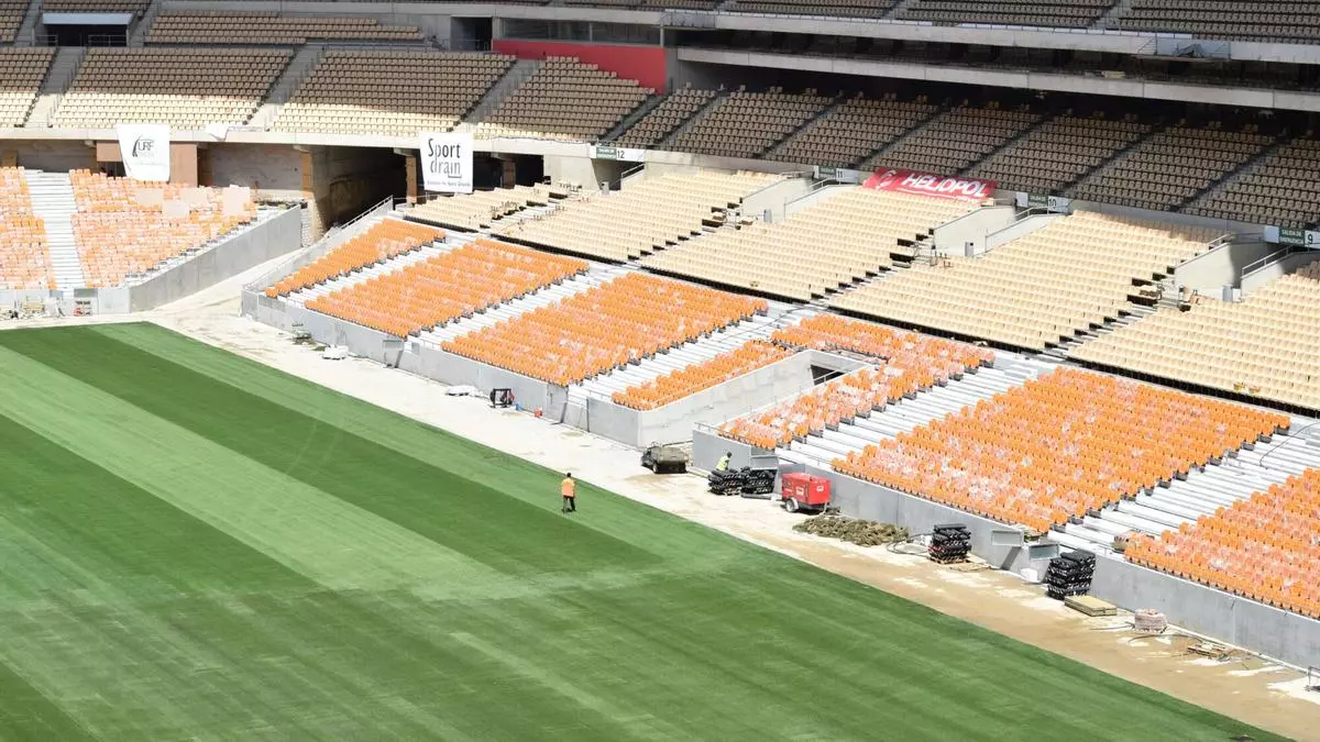 Del nuevo césped a los accesos: trabajos a contrarreloj en la Cartuja a cinco días para la final de Copa del Rey