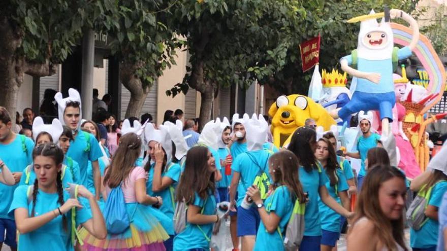 Alhama Las peñas y comparsas devuelven el color a las calles