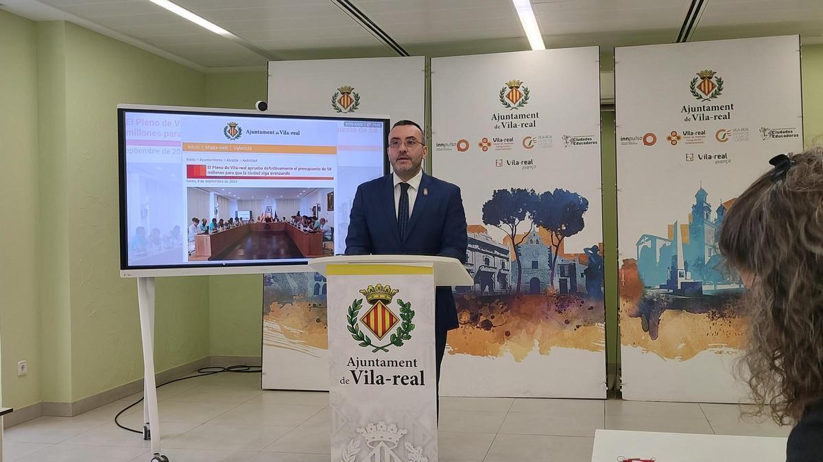 El alcalde de Vila-real, José Benlloch, durante la rueda de prensa de este viernes.