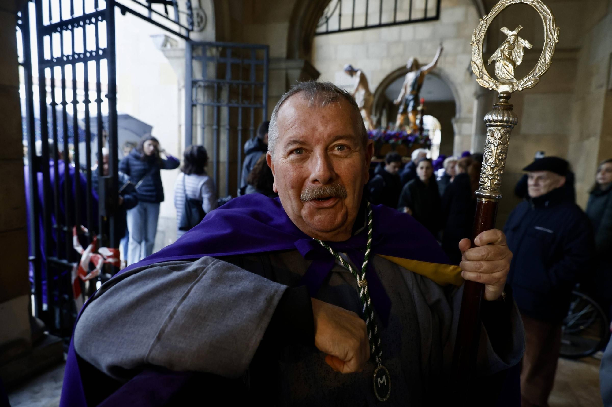 La lluvia frustra la procesión de las Lágrimas de San Pedro en Gijón
