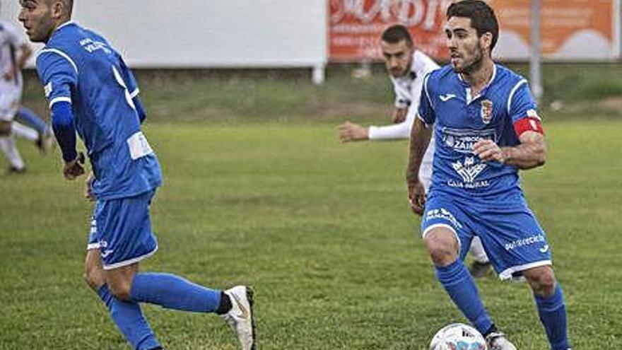 Fradejas, autor del 0-1, con el balón en sus botas.