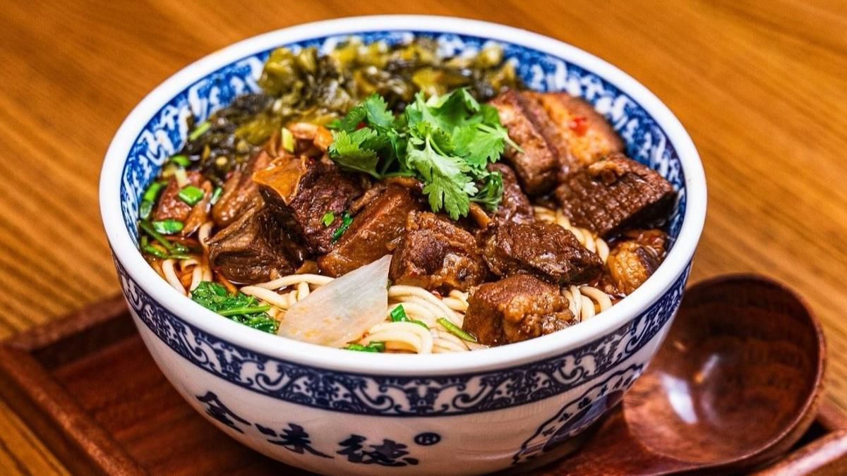 Tazón con fideos chinos artesanos de Jin Lanzhou.