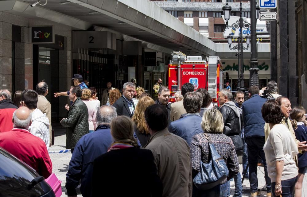 Una mujer fallece al incendiarse su piso en el edificio de Salesas, en Oviedo