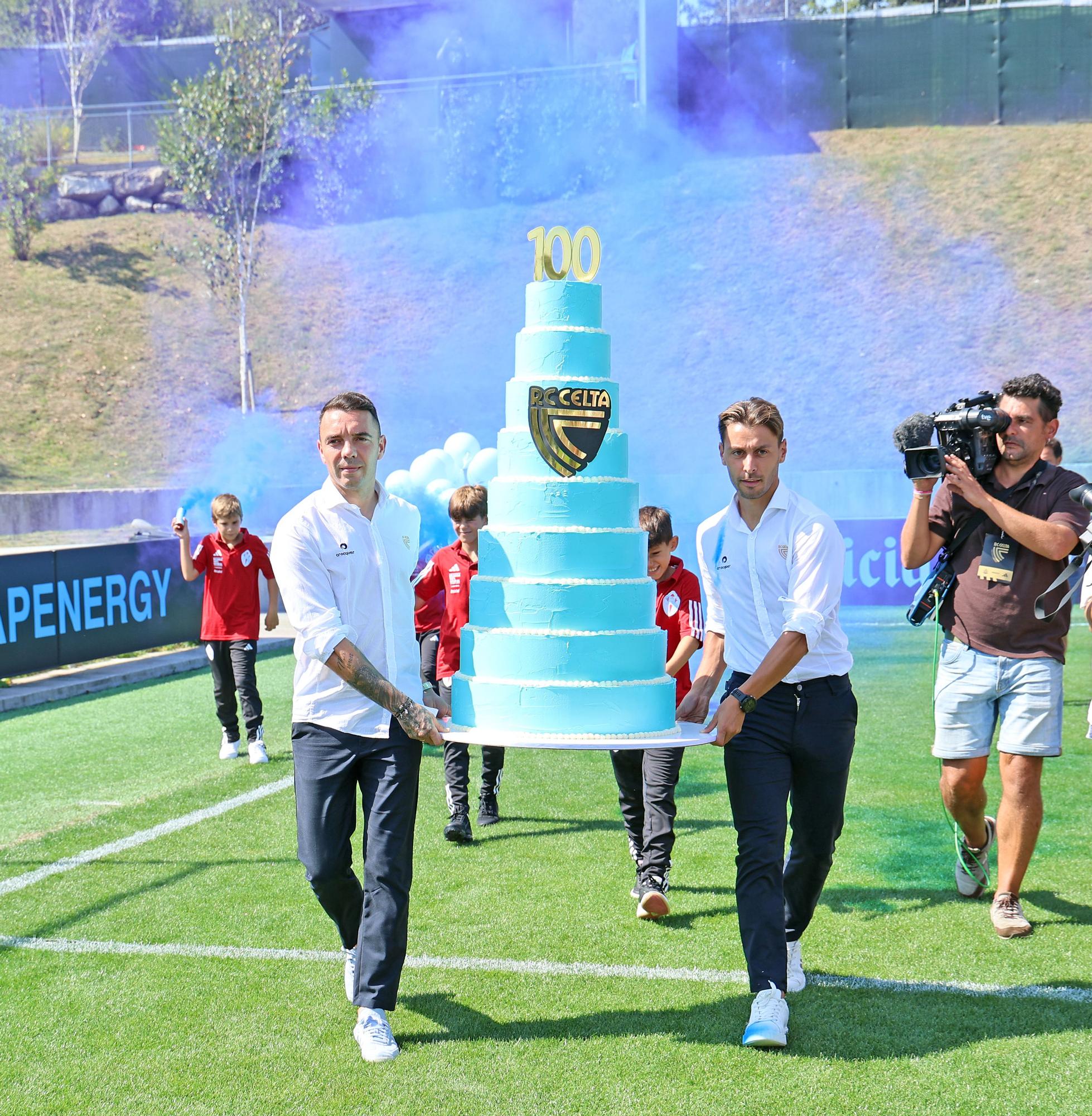 El Celta se rodea de su gran familia y de representantes institucionales por su centenario