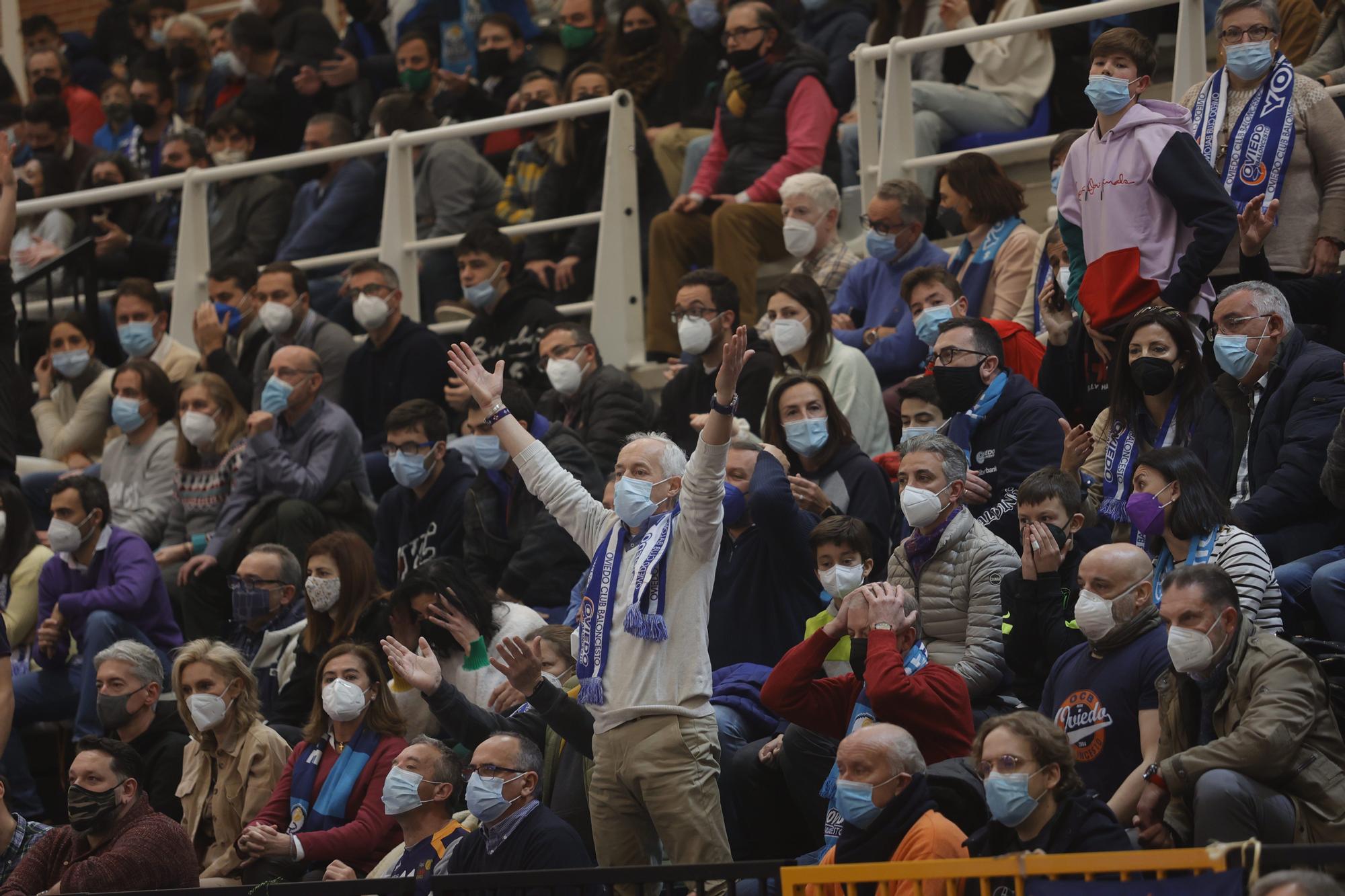 En imágenes: así fue el partido entre el Oviedo Baloncesto y el Estudiantes