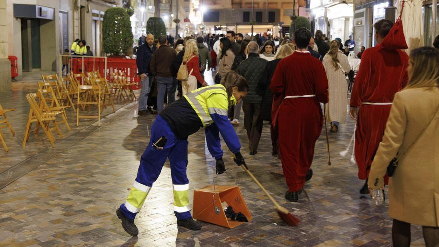 Los “otros” de la Semana Santa: ¿Quién está detrás de la limpieza de Cartagena?