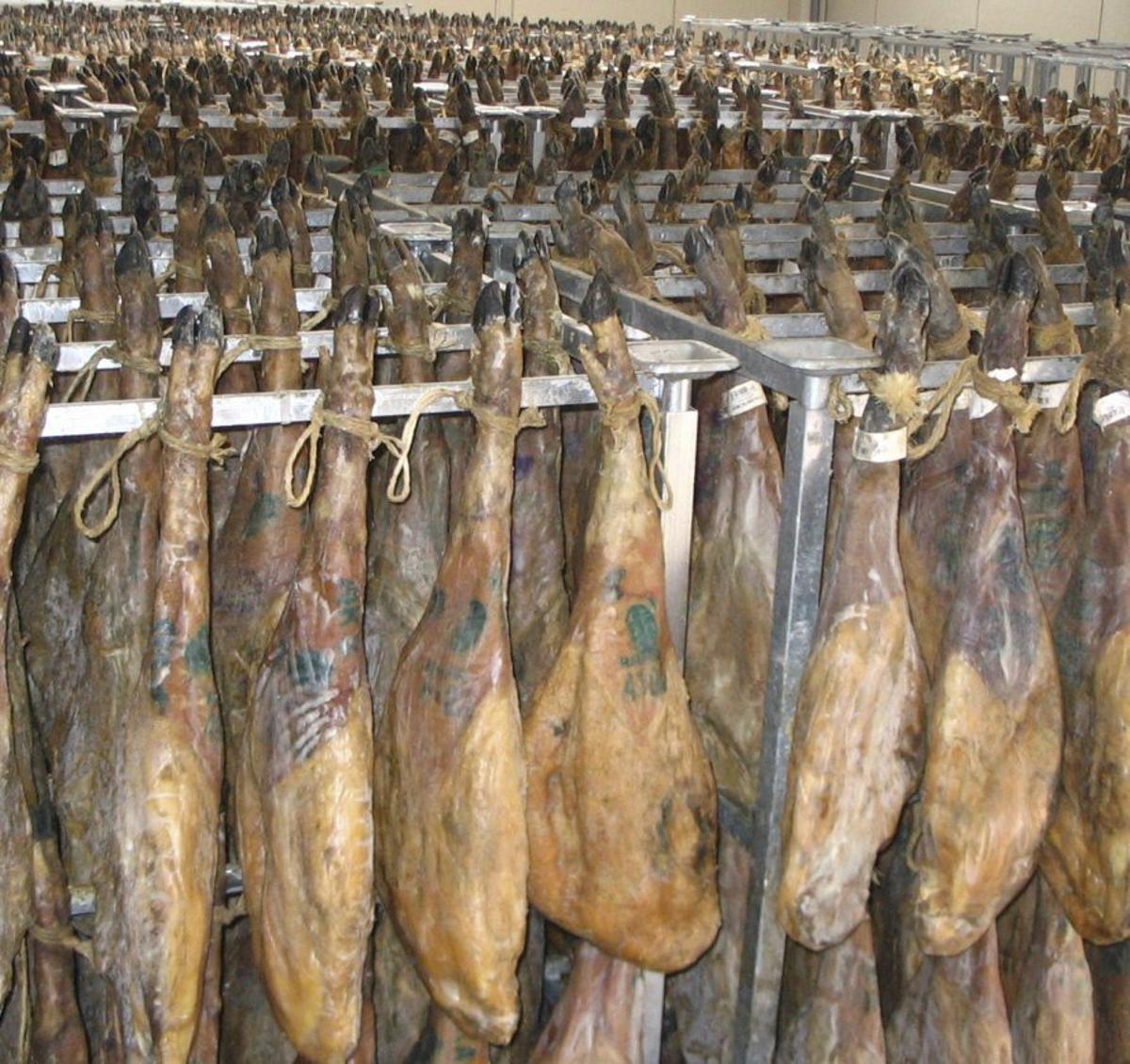 Els pernils que  distribueix Maroben.  | CEDIDA A L’EMPORDÀ