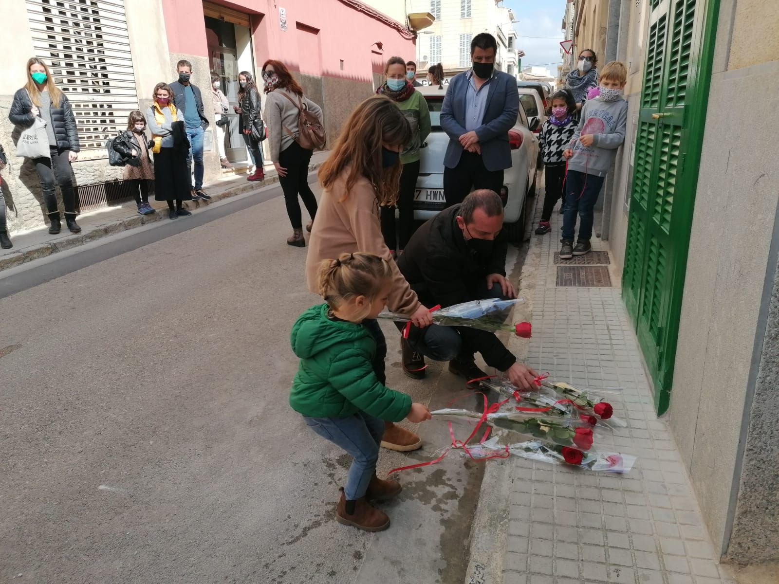 Manacor coloca piedras de la memoria en recuerdo a cinco víctimas del franquismo y el nazismo